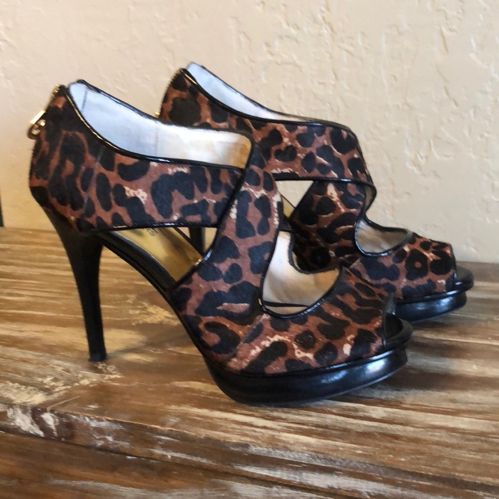 MK leopard stiletto